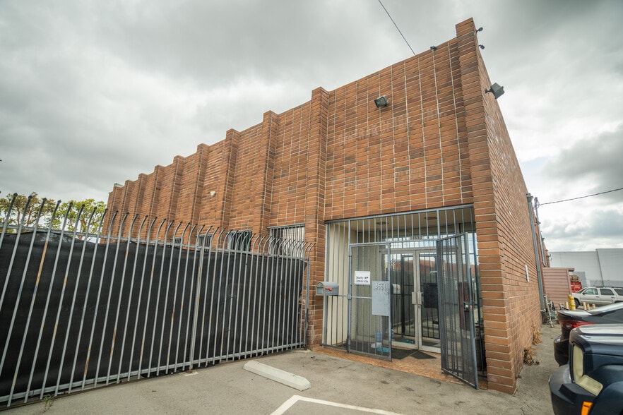 More Photos Of 14550 S Main St, Gardena Warehouse For Sale