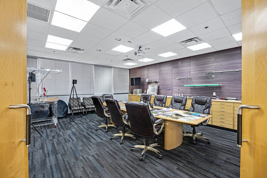 More Photos Of 7543 E Tierra Buena Ln, Scottsdale Distribution For Sale