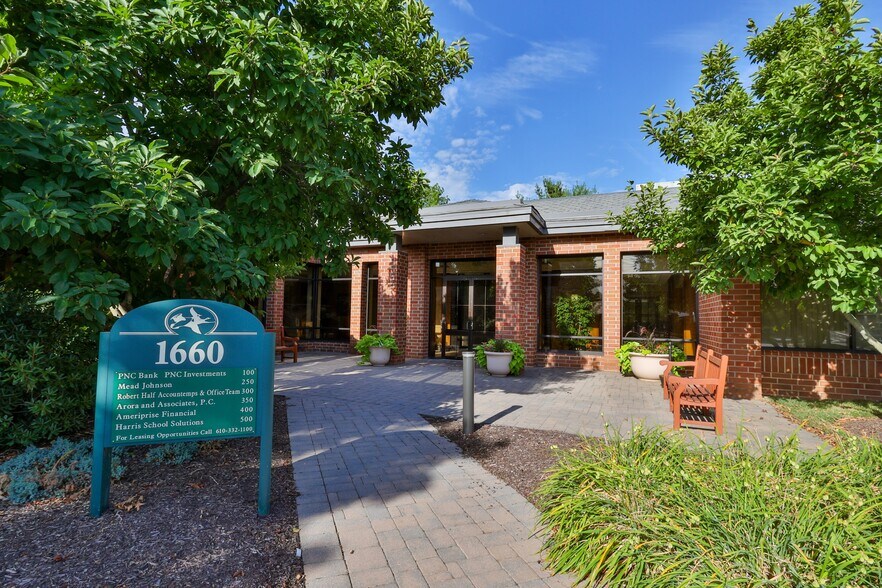 More Photos Of 1660 Valley Center Pky, Bethlehem Office For Lease