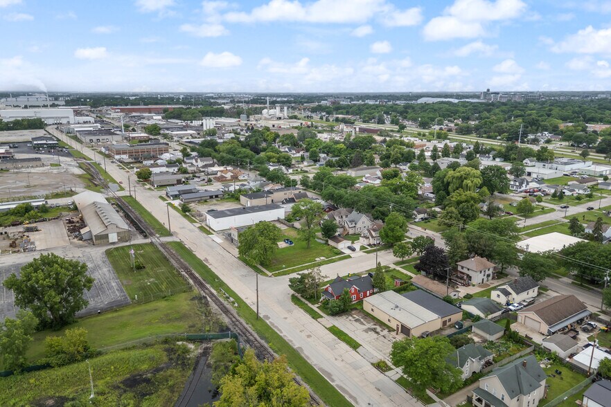 More Photos Of 1138 State St, Green Bay Warehouse For Sale