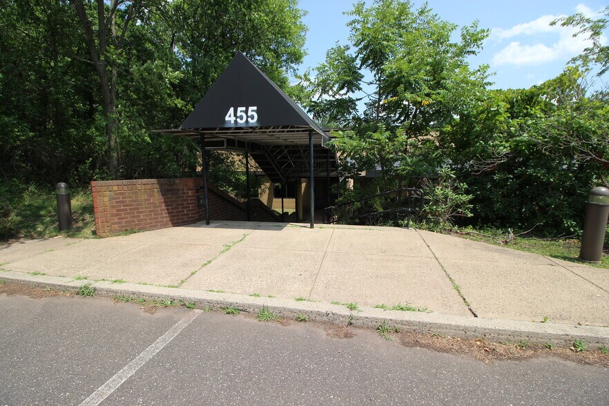 More Photos Of 455 Maryland Dr, Fort Washington Light Manufacturing For Sale