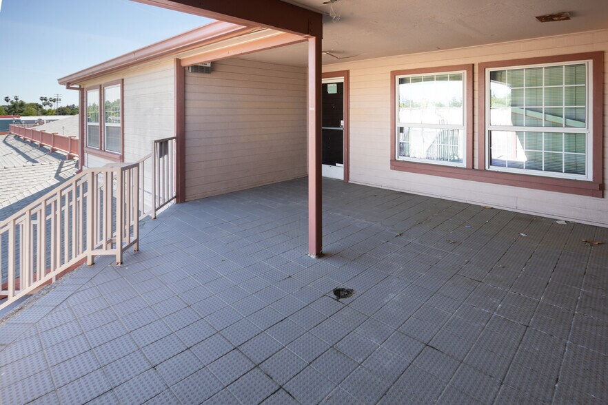 More Photos Of 1227 Bridge St, Yuba City Office For Sale