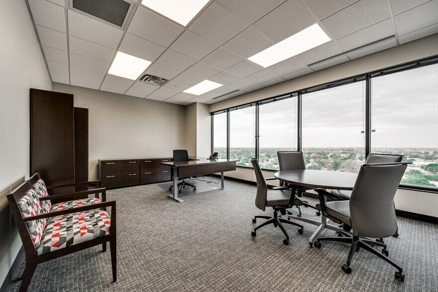 More Photos Of 600 Marienfeld St, Midland Office For Lease