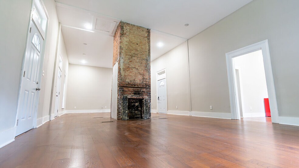 More Photos Of 2107 Bolton Rd NW, Atlanta Loft Creative Space For Lease