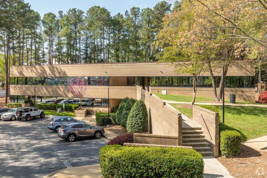 More Photos Of 2900 Highwoods Blvd, Raleigh Office For Lease