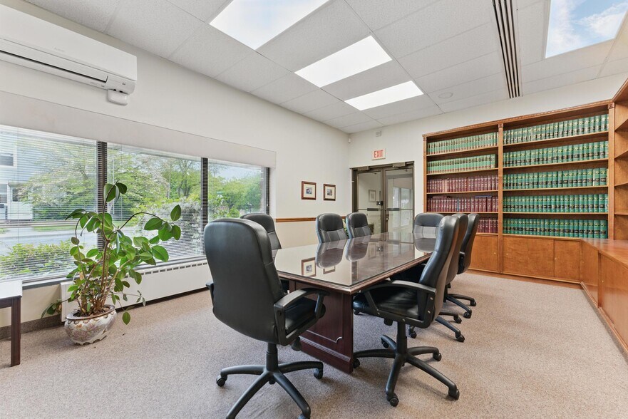 More Photos Of 119 Winsor St, Ludlow Office For Sale
