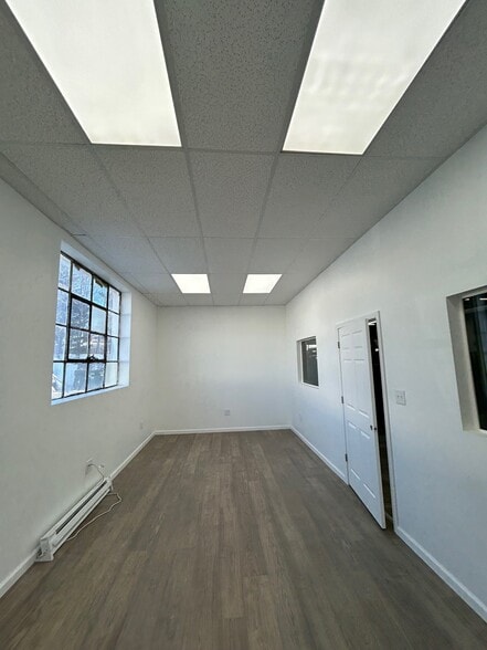 More Photos Of 151 Babylon Tpke, Roosevelt Service For Lease