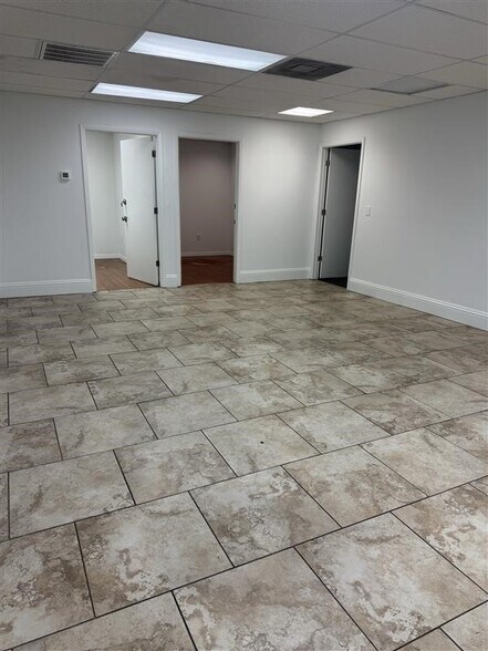 More Photos Of 5508 N Nebraska Ave, Tampa Warehouse For Sale