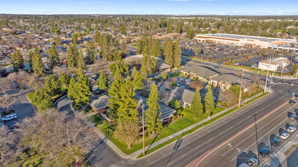 More Photos Of 3740 W Caldwell Ave, Visalia Office For Lease