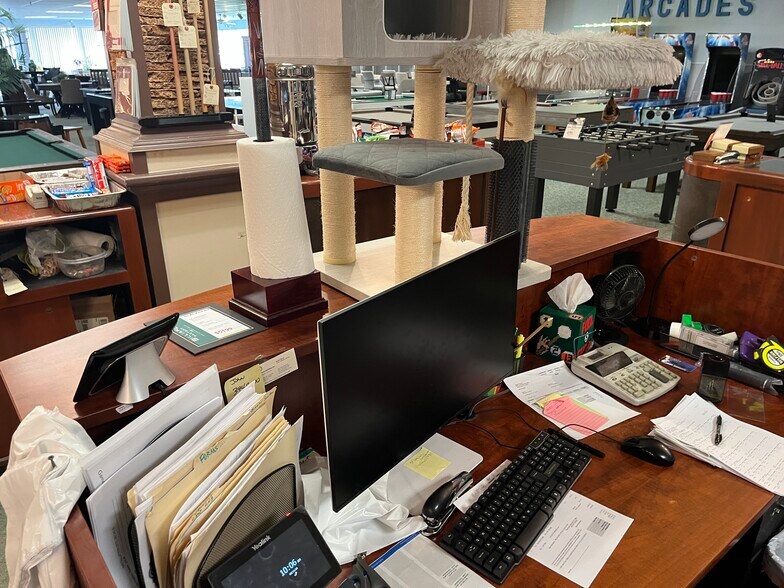 More Photos Of 5585 University Blvd W, Jacksonville Storefront Retail Office For Sale