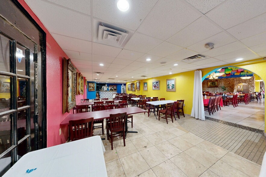 More Photos Of 4946 Rigsby Ave, San Antonio Restaurant For Sale