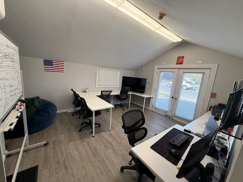 More Photos Of 218 Ronkonkoma Ave, Ronkonkoma Office For Sale