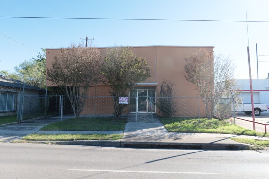 More Photos Of 4810 San Pedro Ave, San Antonio Office For Sale