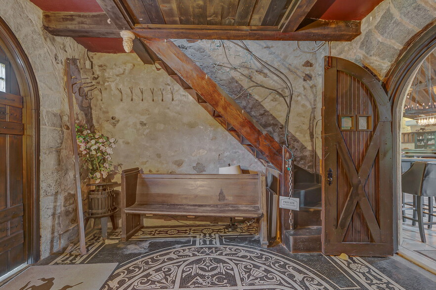 More Photos Of 1715 E Main St, Mohegan Lake Restaurant For Sale