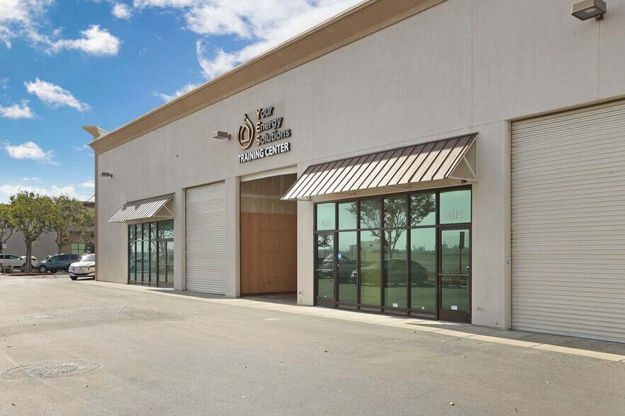 Primary Photo Of 600-626 Commerce Ct, Manteca Service For Lease