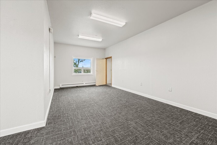 More Photos Of 3408 International St, Fairbanks Warehouse For Lease