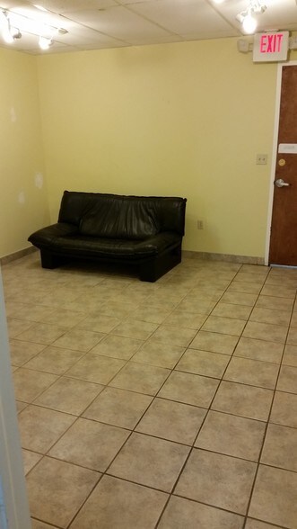 More Photos Of 333 Arthur Godfrey Rd, Miami Beach Office For Lease