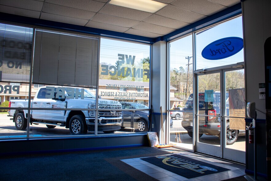 More Photos Of 1625 Commerce St, Wellsburg Auto Dealership For Sale