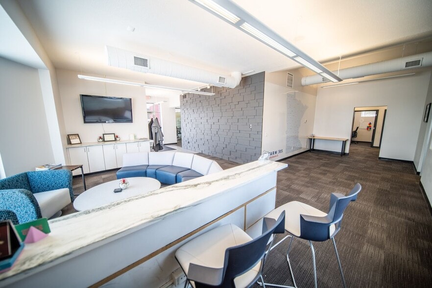 More Photos Of 3625 10th Ln NW, Rochester Office For Sale