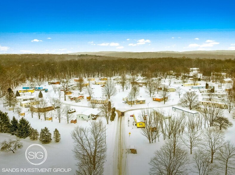 Primary Photo Of 156 Maple Grove Cir, Franklin Manufactured Housing Mobile Home Park For Sale