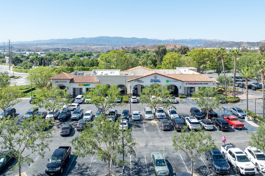 More Photos Of 29607 The Old Rd, Castaic Unknown For Lease