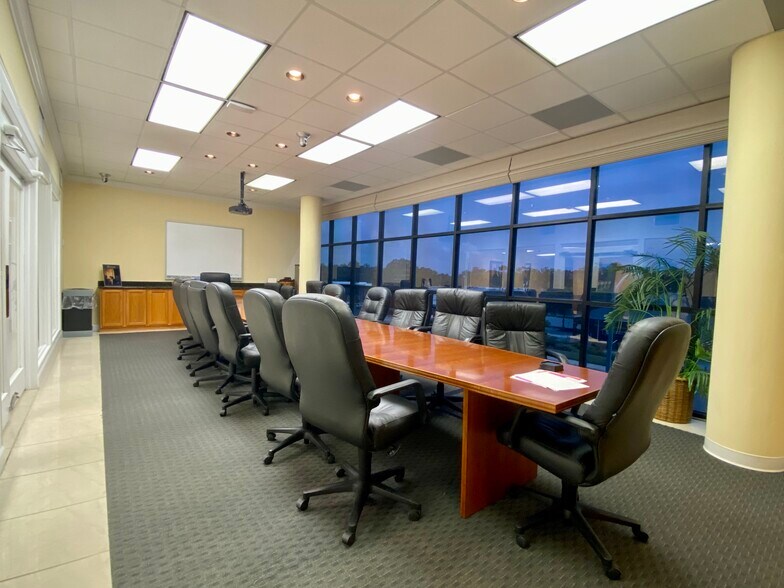 More Photos Of 4401 W Kennedy Blvd, Tampa Office For Lease