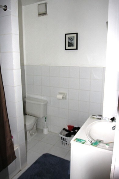 More Photos Of 723 Third Ave, New York Storefront Retail Residential For Lease