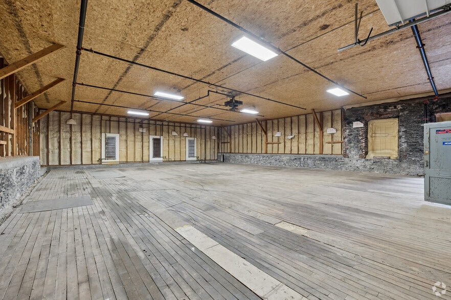 More Photos Of 17 Mill Pl, New York Mills Unknown For Sale