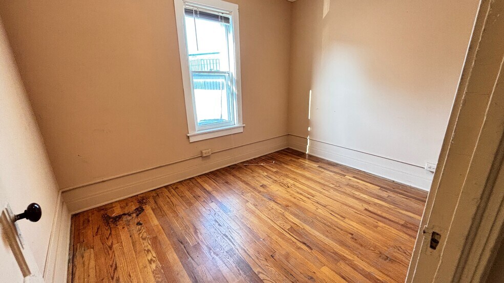 More Photos Of 801 Columbia St, Hudson Storefront Retail Residential For Sale