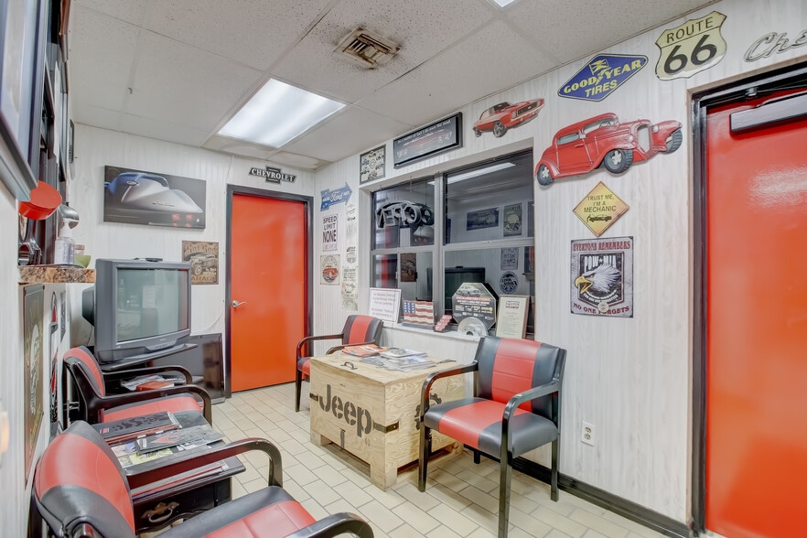 More Photos Of 530 S Dixie Hwy W, Pompano Beach Auto Repair For Sale