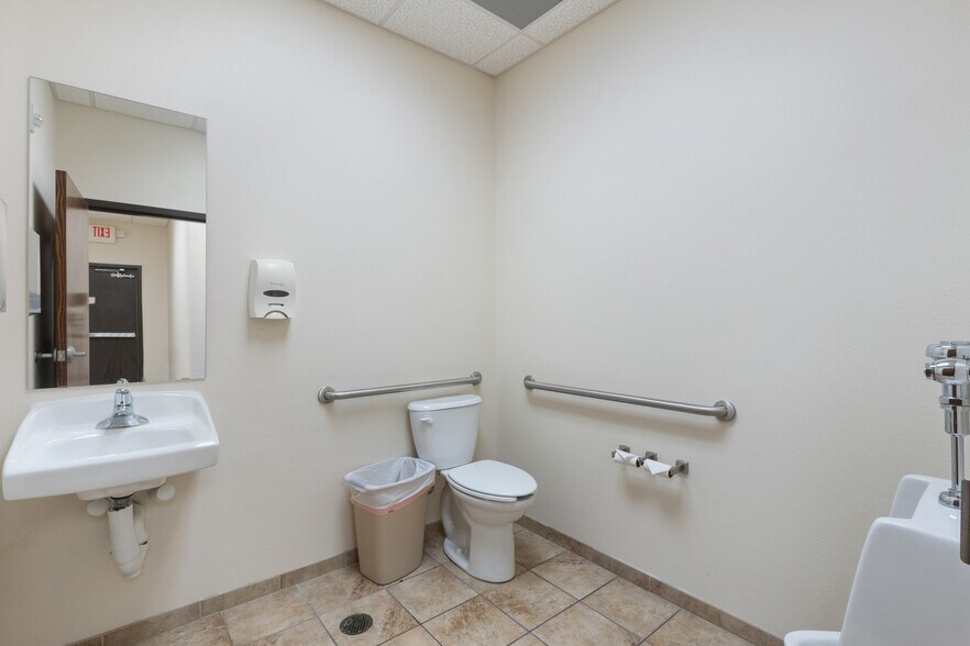 More Photos Of 101 N 37th St, Rogers Medical For Lease