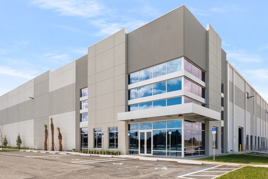 More Photos Of 5001 Crossroads Pky, Fort Pierce Warehouse For Sale