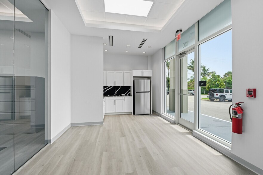 More Photos Of 1300 S Dixie Hwy, Lantana Coworking Space