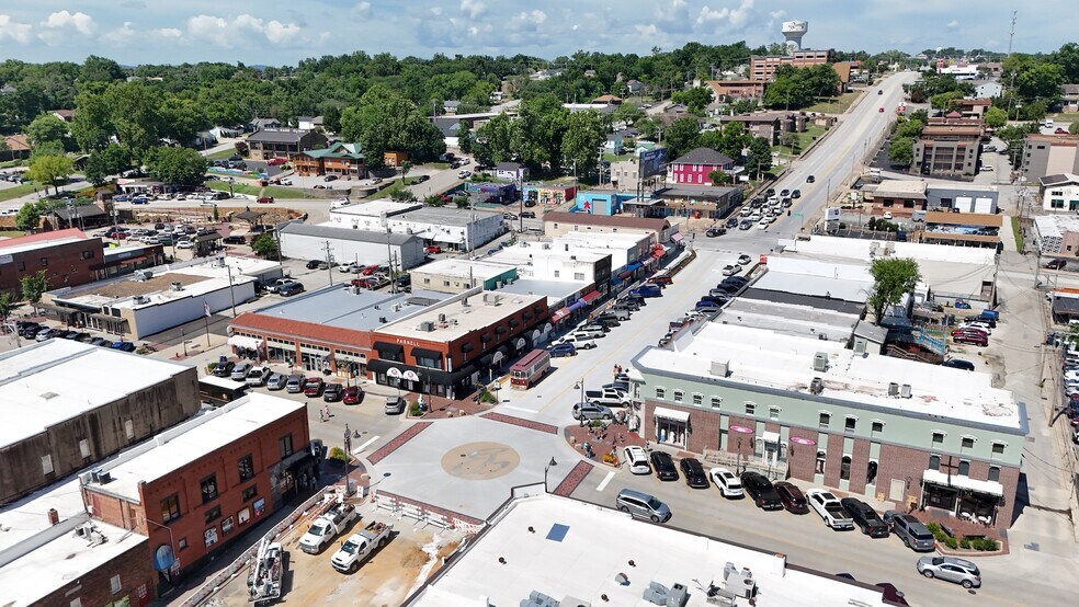 More Photos Of 117-119 E Main St, Branson General Retail For Lease