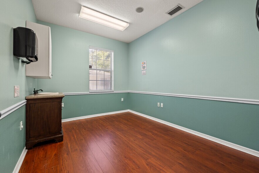 More Photos Of 10941-10943 Countryway Blvd, Tampa Medical For Lease