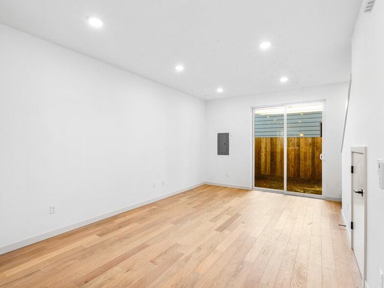 More Photos Of 7468 Tolman St, Portland Multifamily For Sale