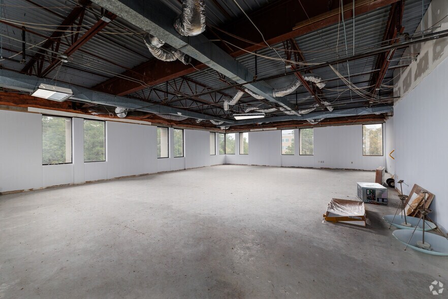 More Photos Of 8002 Discovery Dr, Richmond Medical For Lease