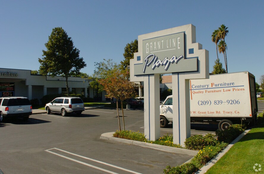 More Photos Of 326-350 W Grant Line Rd, Tracy Unknown For Lease
