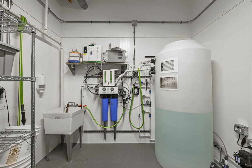 More Photos Of 700 S Main St, Sheffield Refrigeration Cold Storage For Sale