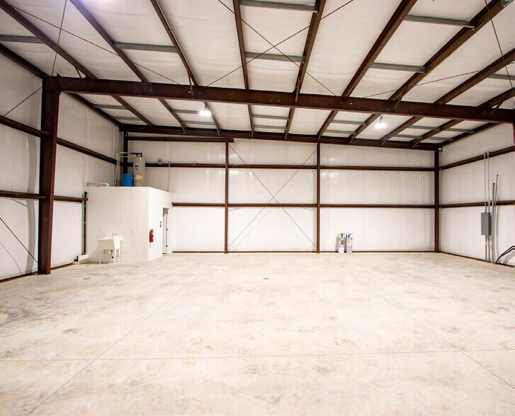 More Photos Of 2519 Wessinger Rd, Chapin Flex For Lease