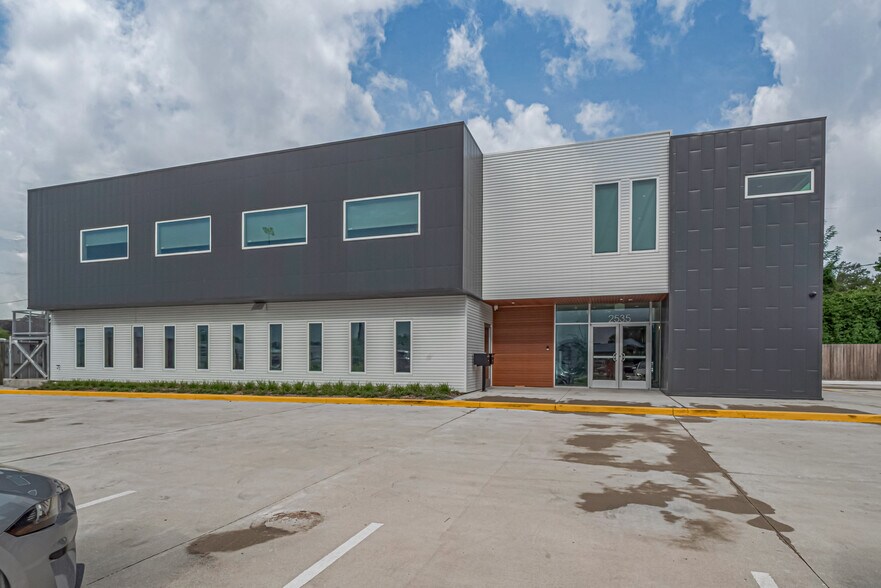 More Photos Of 2535 North Fwy, Houston Office For Lease