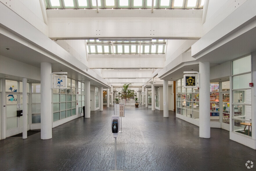 More Photos Of 560 Nimitz Hwy, Honolulu Office For Lease