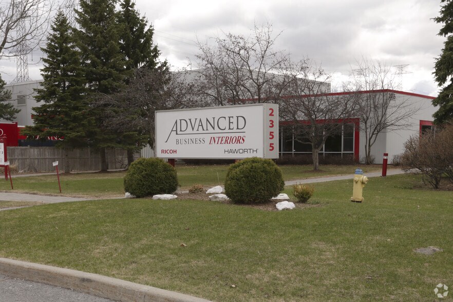 More Photos Of 2355 St Laurent Blvd, Ottawa Showroom For Lease