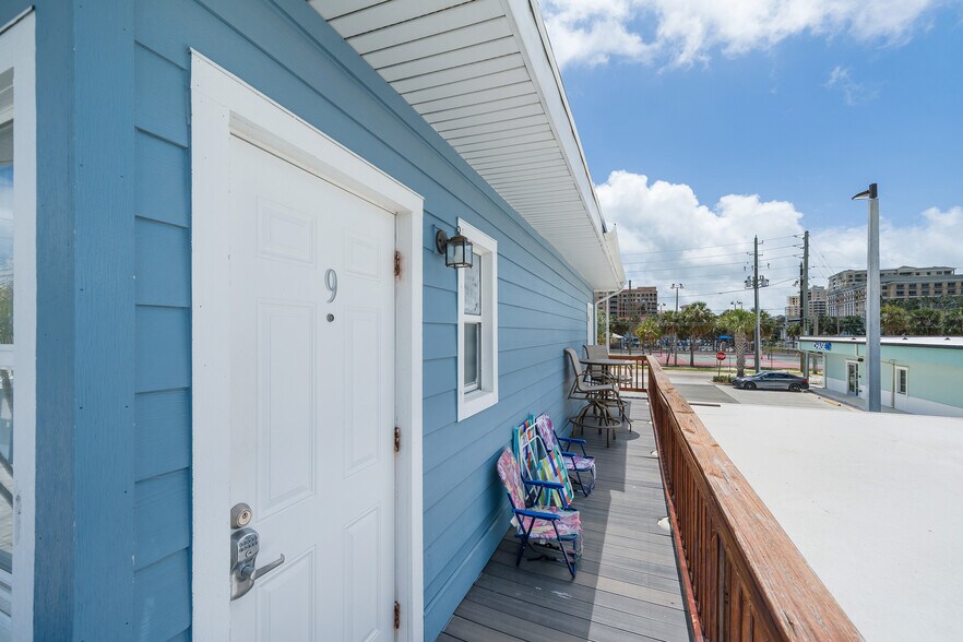 More Photos Of 602 Poinsettia Ave, Clearwater Beach Hotel For Sale