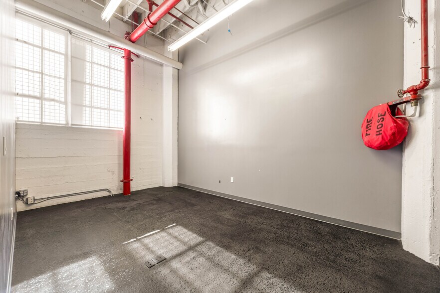 More Photos Of 932 Wilson St, Los Angeles Loft Creative Space For Lease