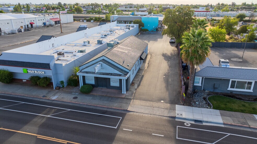 More Photos Of 2665 Bechelli Ln, Redding Office For Lease