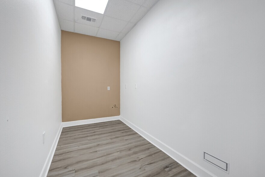 More Photos Of 440 Cobia Dr, Katy Office Residential For Sale