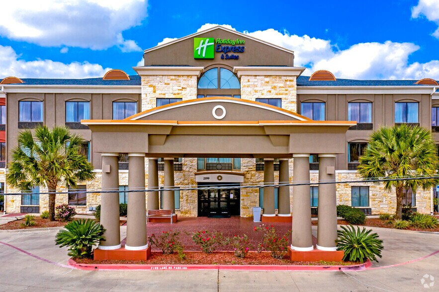 More Photos Of 2199 US 59, Beeville Hotel For Sale