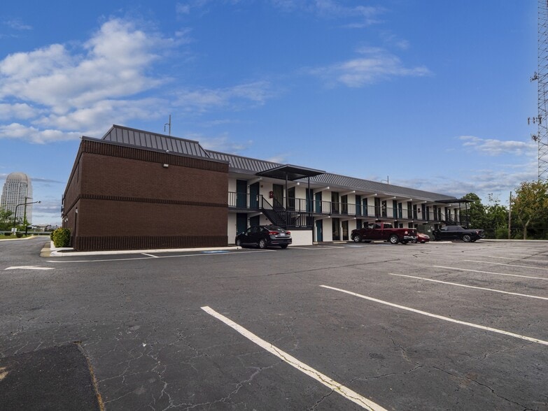 More Photos Of 200 S Broad St, Winston-Salem Hotel For Sale