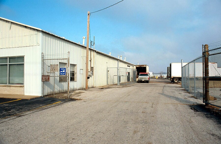 More Photos Of 5900-5914 N Lindbergh Blvd, Hazelwood Unknown For Lease